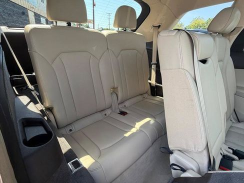 Used 2019 Audi Q7 3.0T Prestige w/ Prestige Package AWD/4WD image 21