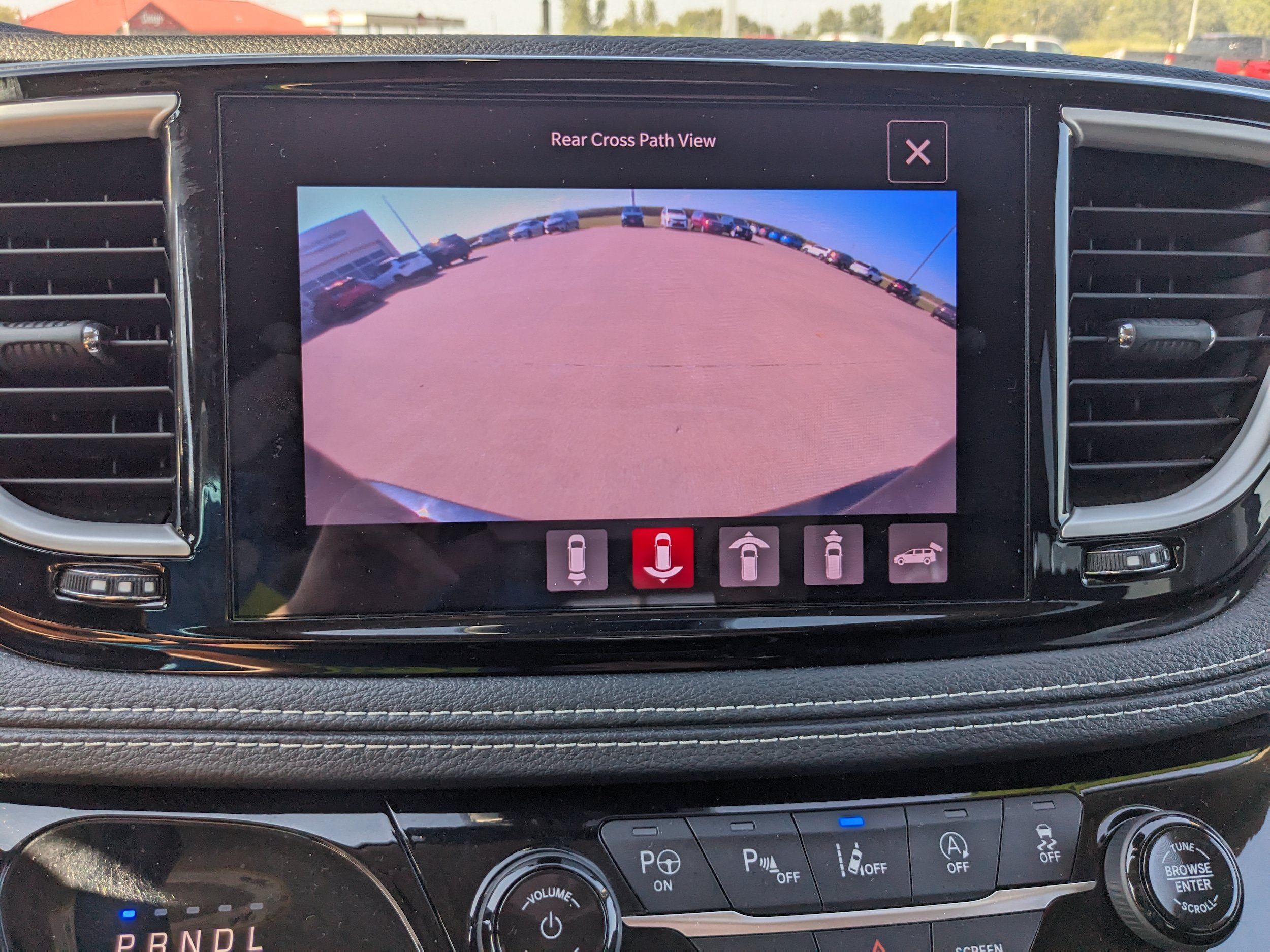 Used 2022 Chrysler Pacifica Touring-L w/ Uconnect Theater Family Group AWD/4WD image 27