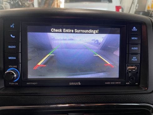Used 2018 Dodge Grand Caravan SE FWD image 13
