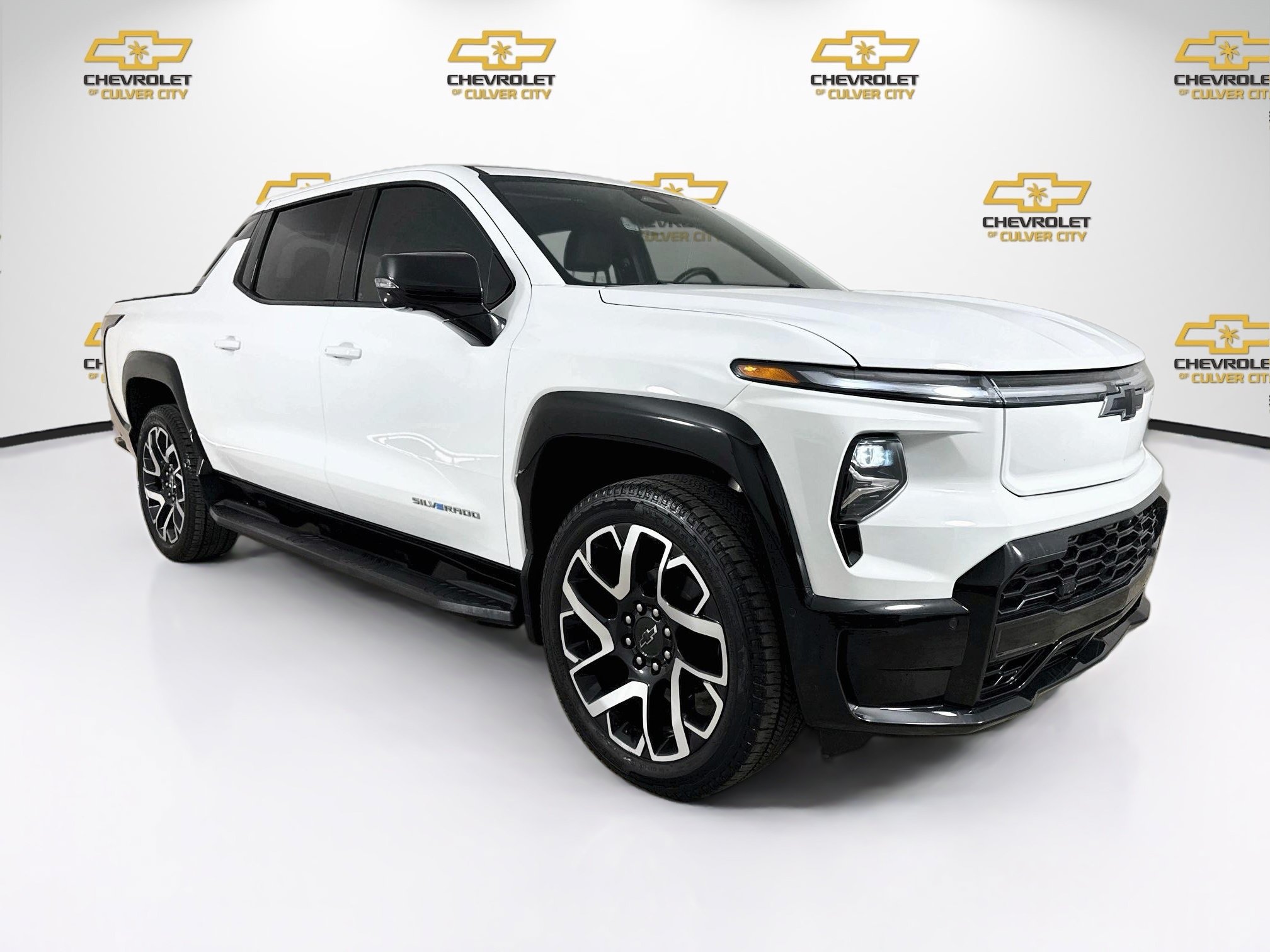 Used 2024 Chevrolet Silverado EV RST AWD/4WD image 1