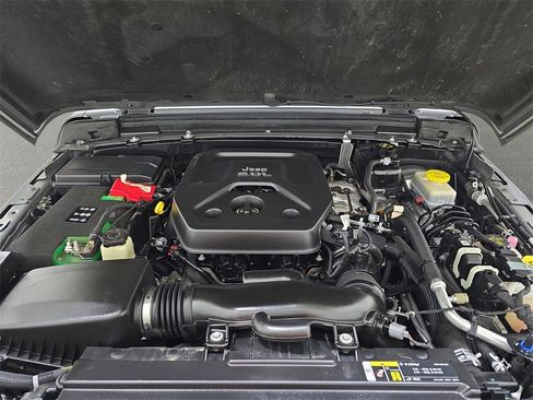 Used 2019 Jeep Wrangler Unlimited Sahara image 32