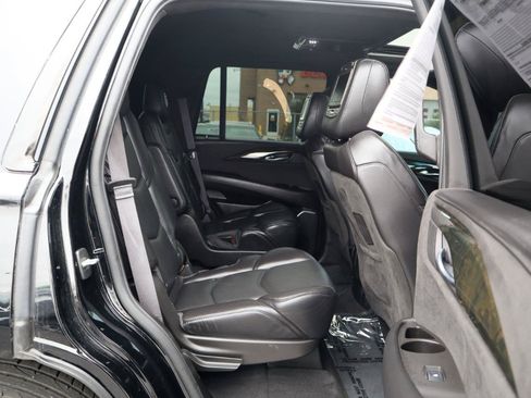 Used 2017 Cadillac Escalade Platinum AWD/4WD image 12