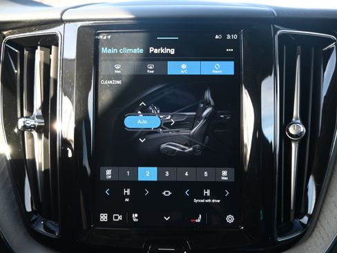 Used 2025 Volvo XC60 B5 Plus image 31