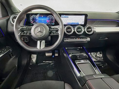 Used 2025 Mercedes-Benz GLB 250 image 4