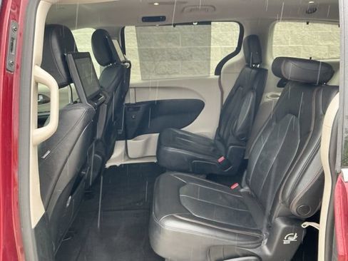 Used 2018 Chrysler Pacifica Touring-L Plus FWD image 28