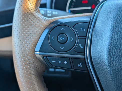 Used 2019 Toyota Avalon Limited image 24