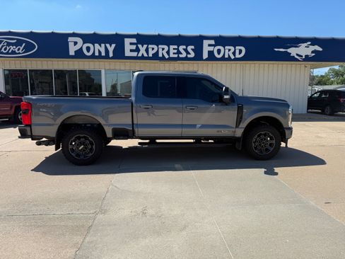 Used 2024 Ford F250 Lariat w/ Sport Appearance Package AWD/4WD image 2