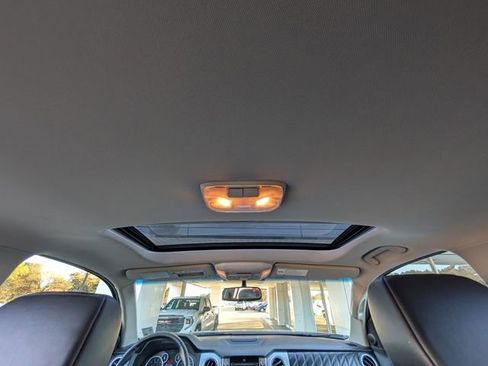 Used 2015 Toyota Tundra Platinum image 17