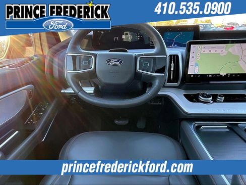 Used 2025 Ford Expedition Active image 5