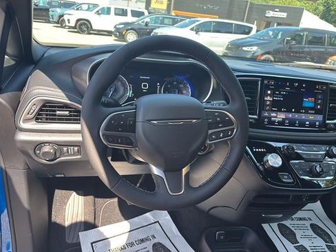 New 2027 Chrysler Pacifica Select AWD/4WD image 15