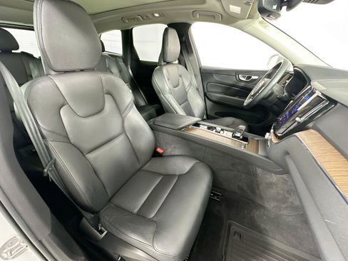 Used 2022 Volvo XC60 B5 Momentum w/ Protection Package Premier image 26