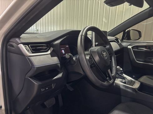 Used 2023 Toyota RAV4 SE image 16