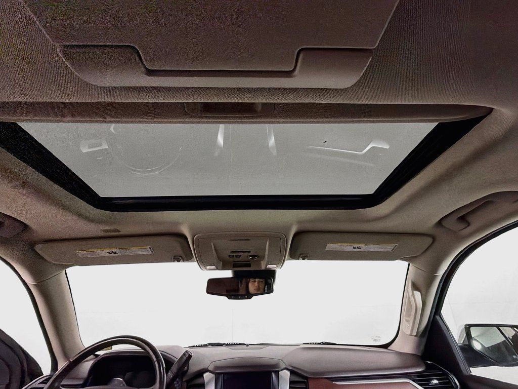 Used 2017 Chevrolet Suburban Premier AWD/4WD image 15