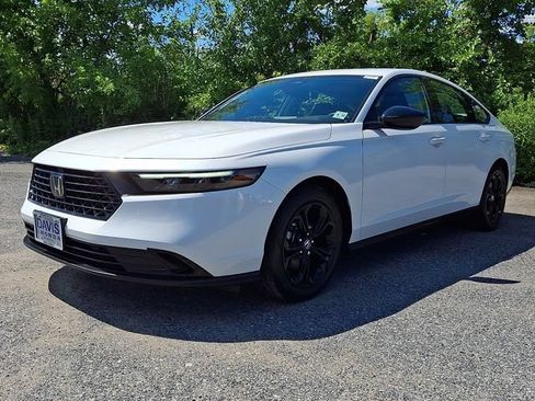 Certified 2025 Honda Accord SE image 3