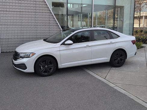 Used 2022 Volkswagen Jetta SE w/ Panoramic Sunroof Package image 10