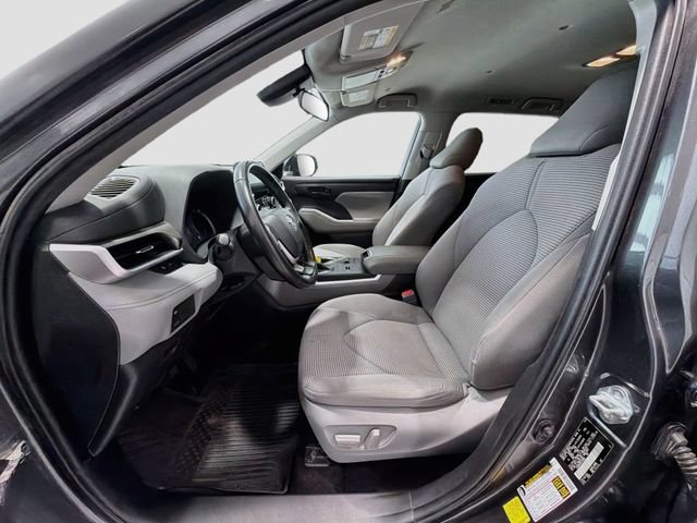 Used 2023 Toyota Highlander LE AWD/4WD image 17