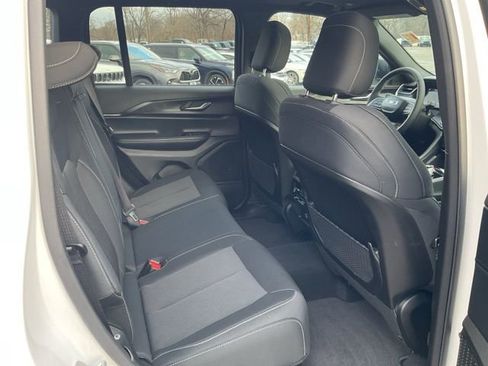 Used 2025 Jeep Grand Cherokee Laredo X image 14