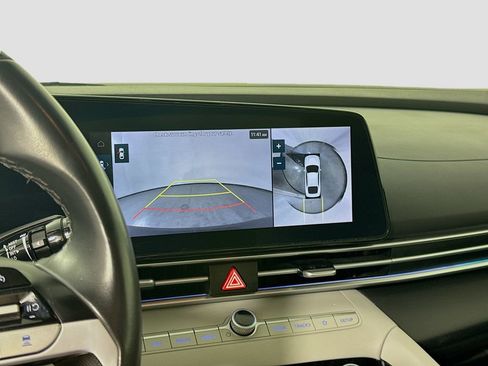 Certified 2024 Hyundai Elantra Limited FWD image 14