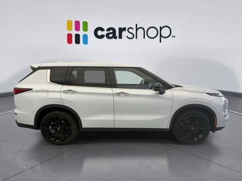 Used 2024 Mitsubishi Outlander SE Black Edition AWD/4WD image 6
