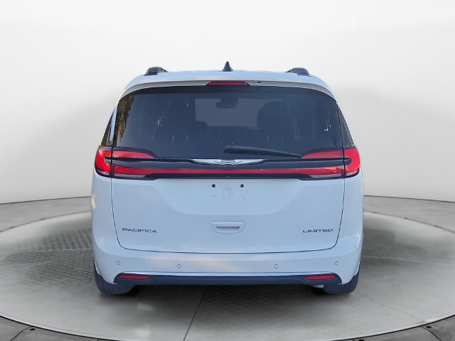 Used 2023 Chrysler Pacifica Limited FWD image 4