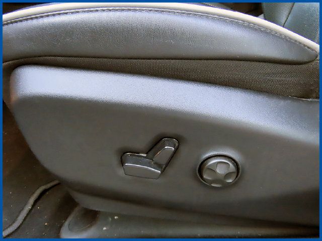 Used 2026 Chrysler Pacifica Limited w/ S Appearance Package FWD image 14
