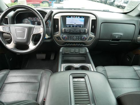Used 2018 GMC Sierra 1500 Denali w/ Denali Ultimate Package AWD/4WD image 10