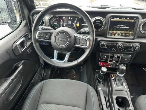 Used 2022 Jeep Wrangler Unlimited Rubicon 4xe AWD/4WD image 17