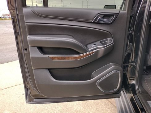 Used 2019 Chevrolet Suburban LT image 32