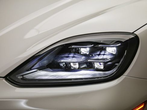 Certified 2026 Porsche Cayenne S AWD/4WD image 11