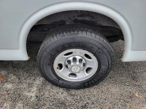 Used 2014 Chevrolet Express 2500 image 46