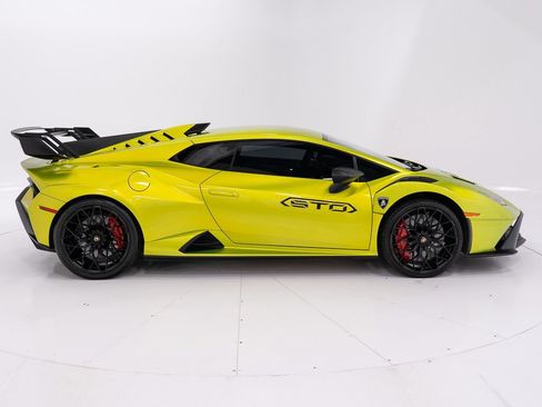 Used 2023 Lamborghini Huracan STO RWD image 6