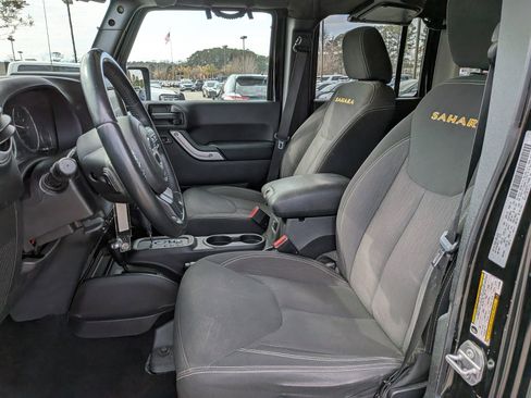 Used 2015 Jeep Wrangler Unlimited Sahara w/ Connectivity Group image 10