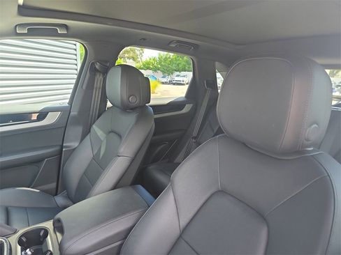 Used 2025 Porsche Cayenne image 5