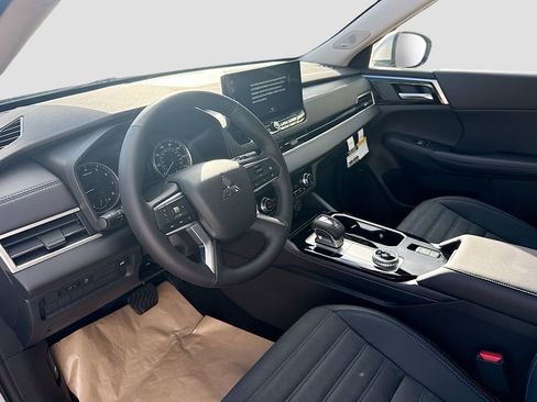 New 2026 Mitsubishi Outlander SE image 9