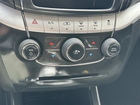 Used 2020 Dodge Journey SE FWD image 18