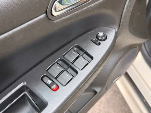 Used 2012 Chevrolet Impala LTZ FWD image 17