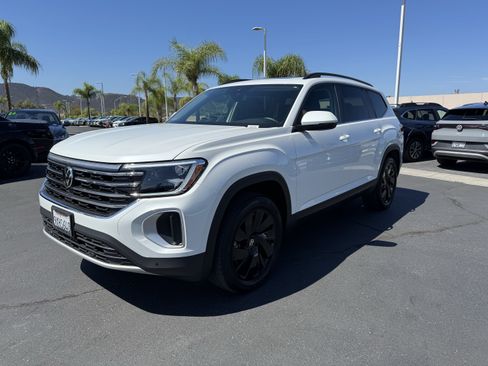 Used 2026 Volkswagen Atlas SE FWD image 4