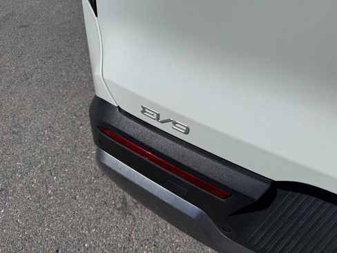 Used 2024 Kia EV9 Wind AWD/4WD image 18