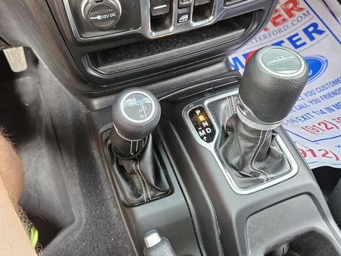Used 2023 Jeep Gladiator Overland AWD/4WD image 23