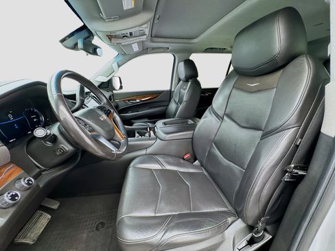 Used 2020 Cadillac Escalade Luxury image 13