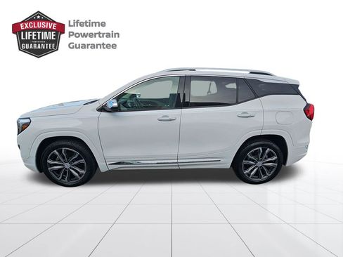 Used 2020 GMC Terrain Denali w/ Denali Premium Package FWD image 2