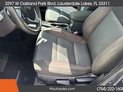Used 2018 Toyota Corolla LE FWD image 19
