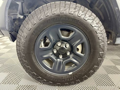 Used 2019 Jeep Wrangler Sport image 9