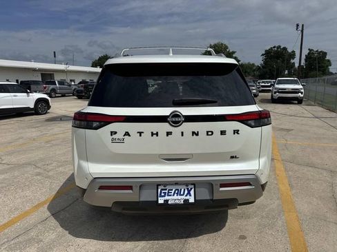 Used 2023 Nissan Pathfinder SL w/ Lighting Package (N92) FWD image 11