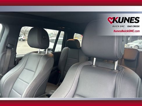 Used 2025 Mercedes-Benz GLS 450 4MATIC image 11