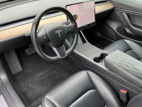 Used 2019 Tesla Model 3 Standard Range Plus image 10