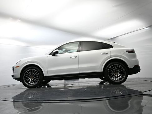 Certified 2022 Porsche Cayenne Platinum Edition image 48