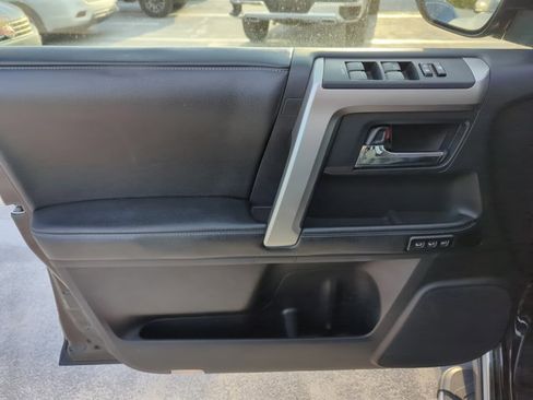 Used 2014 Toyota 4Runner Limited image 7