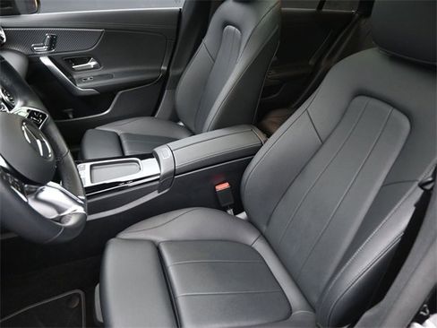 Used 2025 Mercedes-Benz CLA 250 image 33