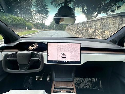 Used 2022 Tesla Model X image 5